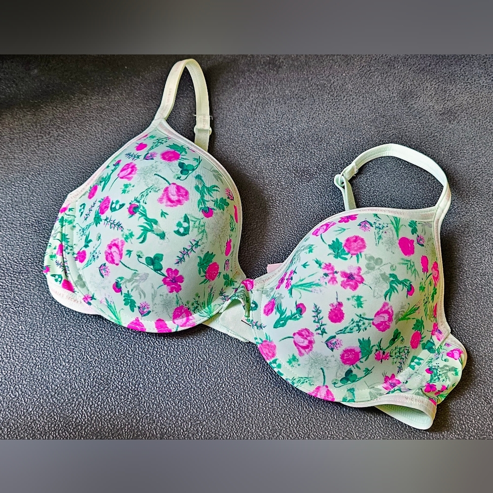 Victoria's Secret floral t-shirt bra - 36C